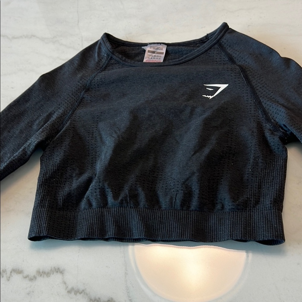 Black Gymshark Long Sleeve Crop Top - Picture 2 of 9